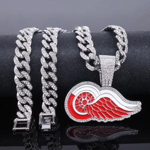 Collana con Ciondolo Personalizzabile con Logo Detroit Red Wings, Catena Cubana Geometrica con Strass, Regalo per Uomini, Donne e <span class=keywords><strong>Amici</strong></span> - Product Image 4