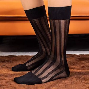 <span class=keywords><strong>Chaussettes</strong></span> habillées transparentes à rayures pour hommes, <span class=keywords><strong>ultra</strong></span>-<span class=keywords><strong>fines</strong></span>, respirantes, en nylon et soie, pour affaires, OEM - Product Image 4