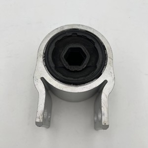 Buje Trasero del Brazo de Control Inferior Delantero Chevrolet 84214744, Pieza de Repuesto para Suspensión No Independiente - Product Image 1