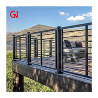 Moderne Dachboden-Wendeltreppen aus Gusseisen Robuster schwarzer Innen-Außen stahl mit Handläufen Einfache Installation Glas material