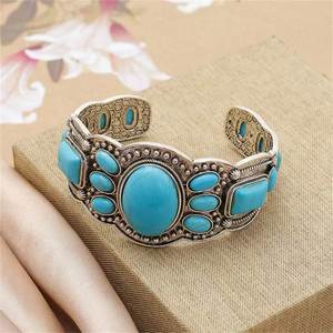 Carte à bijoux personnalisée innovante en cuir vieilli, procédé de moulage par investissement, cadeau de fête pour femme, léger et confortable à porter - Product Image 2