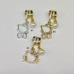 CZ9358 Abalorio <span class=keywords><strong>de</strong></span> moda con diseño <span class=keywords><strong>de</strong></span> gato y circonita, chapado en oro <span class=keywords><strong>de</strong></span> 18k, esmaltado, con doble colgante y orificio grande, compatible con pulseras <span class=keywords><strong>de</strong></span> estilo europeo - Product Image 3