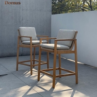 Tabouret de bar extérieur en teck moderne avec coussin, confortable et durable, mobilier de jardin pour bar, restaurant, café