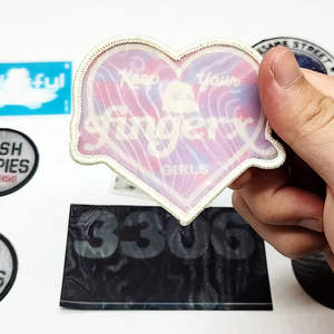 Usine En Gros De Luxe PVC Patch Étiquette Logo De Marque Personnalisée 3D Anti-contrefaçon Patchs En Caoutchouc De Silicone pour Vêtements Sacs - Product Image 3