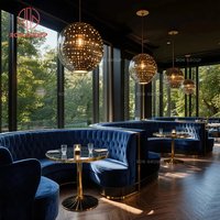 Ensemble de table et canapé de luxe pour café et restaurant, table circulaire en marbre, base en or massif, chaises de salle à manger modernes bleu roi capitonnées