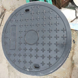 Tapas de alcantarilla duraderas para uso en exteriores con patrones de drenaje de aguas pluviales que cumplen con las normas EN124 D400 - Product Image 5