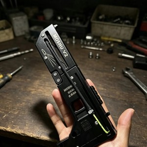 Tirachinas Mágico de Metal Plegable EDC con Láser Recargable y 50 Bolas de Acero de 8mm para Práctica de Tiro al Aire Libre - Product Image 5