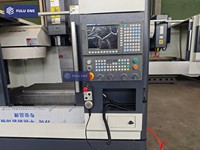 Centre d'usinage vertical CNC en métal de fraisage avec cône de broche BT40 pour centre d'usinage CNC fin de moule