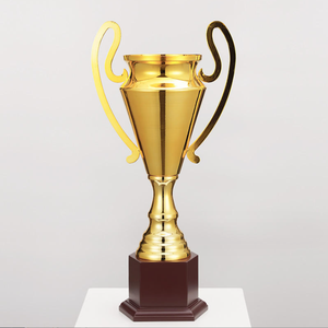 <span class=keywords><strong>Trophées</strong></span> sportifs en métal doré personnalisés par le fabricant pour le football, le basketball et autres sports - Product Image 3