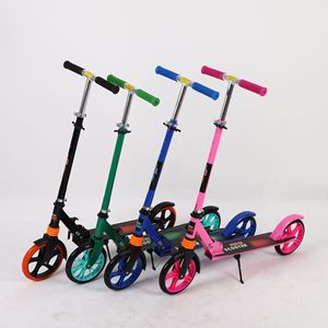 Trottinette pour enfants à deux roues pliable et réglable en hauteur, pour les enfants de 6 ans et plus, avec frein et planche à roulettes - Product Image 1