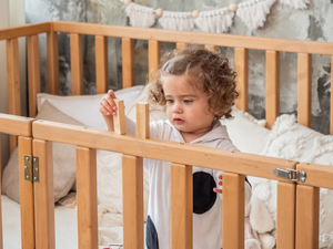 Parc de jeu portable moderne en bois pour bébés et enfants, clôture de sécurité intérieure pour tout-petits, aire de jeu sécurisée pour hôpitaux - Product Image 3