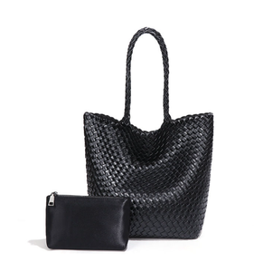 Venta al por mayor de varios modelos de bolsos de mano, carteras y bolsas de mujer de diferentes marcas. - Product Image 3