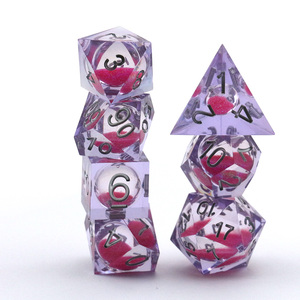 Phim hoạt hình dễ thương tùy chỉnh phim hoạt hình ngoại vi nhựa lõi lỏng lưỡi đa diện xúc xắc - Product Image 1