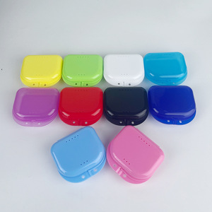 Boîte de nettoyage portable pour prothèses dentaires en plastique avec trous, étui pour prothèses dentaires domestique, boîte de rangement pour appareils de rétention, vente en gros fabricant. - Product Image 2
