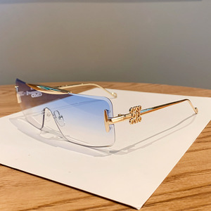 Gafas de Sol de Moda sin Montura con Lentes Degradados y Protección UV400 para Mujer, Protección Solar para Adultos 2025 - Product Image 3