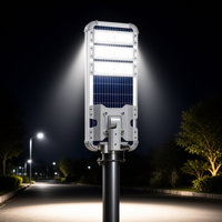 Lampadaire solaire LED extérieur IP65 avec boîtier en aluminium et support de poteau réglable pour l'éclairage des autoroutes, des parcs et des communautés