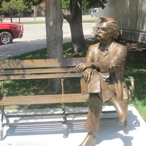 著名的户外装饰大型金属铸造青铜阿尔伯特·爱因斯坦雕塑长凳上的人雕像