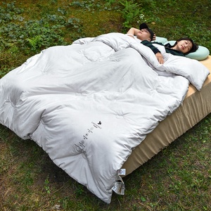 Couverture de camping isolante en flanelle et fibres de soja HISPEED, sans sable, imperméable, matelassée, pour l'extérieur, 1,6 x 2,2 m - Product Image 1