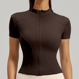 Haut de yoga court sans coutures en mélange de polyester et élasthanne de qualité supérieure pour une protection anti-frottement et une flexibilité maximale - Product Image 3