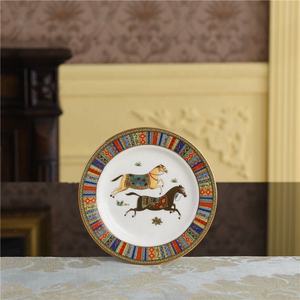 58 pièces de vaisselle de luxe en porcelaine fine, service de table en porcelaine avec bordure dorée, service à café avec coffret cadeau - Product Image 4