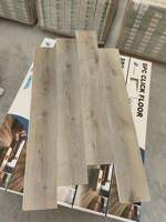 Umweltfreundliche Luxus-Vinylfliesen PVC-Vinylbodenbeläge Wasserdichte Klick-Verriegelung SPC-Bodenplanken für Wohnzimmer