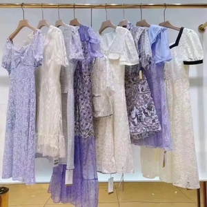 Robes, hauts, t-shirts, pantalons en stock 2024, produits à assortir, vêtements neufs et d'occasion - Product Image 4