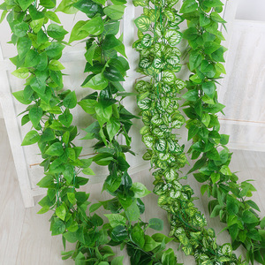 Guirlande décorative en plastique de feuilles vertes de lierre artificiel Stupid Bird pour la décoration murale intérieure et extérieure du jardin - Product Image 2