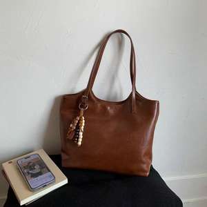 Bolso de piel vintage de gran capacidad con asa superior y bandolera - Product Image 3