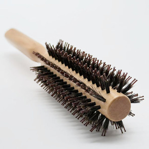 <span class=keywords><strong>Cepillo</strong></span> Redondo de Cerdas de Jabalí con Púas de Nylon y Mango de Madera, Ideal <span class=keywords><strong>para</strong></span> Alisar, Rizar, Dar Volumen y Desenredar <span class=keywords><strong>el</strong></span> Cabello - Product Image 4
