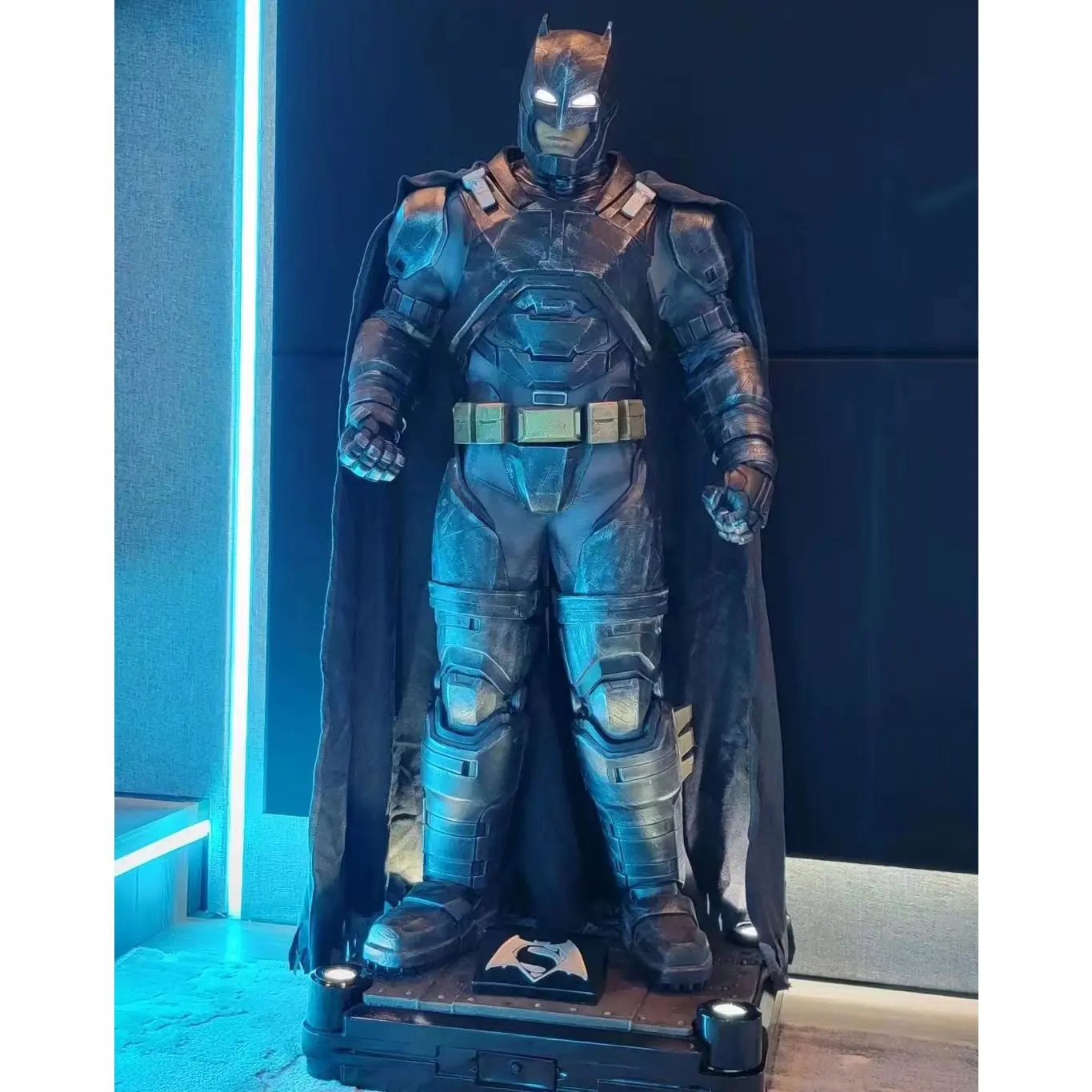 Kustom DC COMIC Super Hero ukuran kehidupan batmanarca Fiberglass patung untuk dekorasi