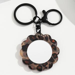 Porte-clés miroir en acrylique motif léopard, étoile et cœur, miroir de maquillage portable, breloque de sac mignonne, porte-clés de voiture pour femme - Product Image 6