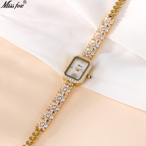 Montre en céramique luxueuse et élégante avec résistance à l'eau et incrustation de diamants. Modèle féminin. - Product Image 6