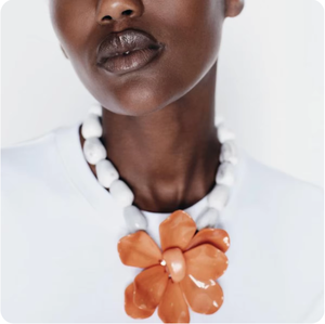 Collares con colgante de flor de resina con cadenas de cuentas redondas grandes únicas para mujer, gargantillas con cuentas acrílicas hechas a mano, collar, joyería - Product Image 1
