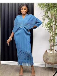 Vestido Maxi Holgado con Mangas Murciélago, Cuello en V, Estilo Adelgazante, Cola de Pez, Flecos y Aberturas - Product Image 4