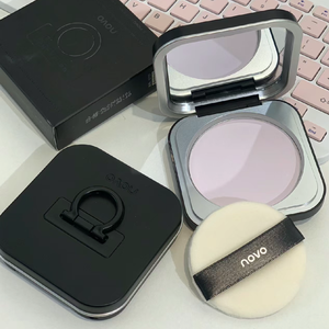 แป้งแต่งหน้าของโนโวควบคุมความมันได้ยาวนานรูขุมขนที่มองไม่เห็นสีม่วงกระจ่างใสกันน้ำขนาดกะทัดรัด - Product Image 2