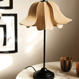 Lampe de table en tissu à pétales simples, ampoule LED E27, commande par interrupteur, pour la maison, la chambre, le restaurant, l'hôtel, la villa, décoration - Product Image 1