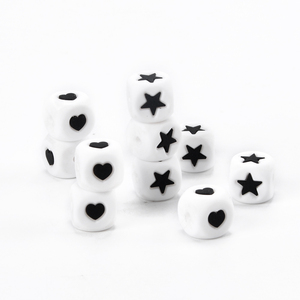 Perles alphabet focales 12/15mm personnalisées de qualité alimentaire, perles lettres en silicone cubées - Product Image 3