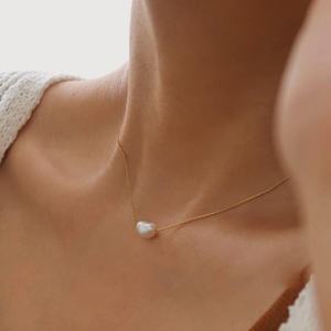 Nouveau Design 2025 Collier Pendentif Perle Baroque Personnalisé en Acier Inoxydable Anti-ternissement Plaqué Or, Chaînes Tendance en Gros - Product Image 1