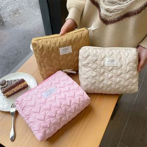 Sac de rangement pour cosmétiques de haute qualité, motif cœur, écologique, sac de voyage pour cosmétiques, pochette de maquillage en coton matelassé en forme de cœur - Product Image 3