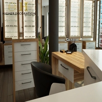 Meubles de magasin d'optique au design tendance, armoires d'exposition optiques en bois massif, vitrine à lunettes écologique à vendre