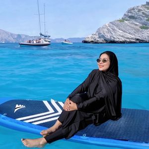 Burkini Bronzant à Séchage Rapide Musulman Hijab Ensemble de <span class=keywords><strong>Maillot</strong></span> de Bain – Avec Jupe Paréo TMFRCL Personnalisé Qui Laisse Bronzer Vêtement de Plage Pudique pour Femme - Product Image 2