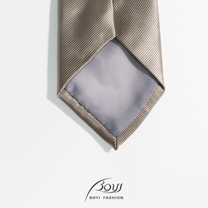 Corbata personalizada de poliéster a rayas con logotipo floral para hombre, accesorio festivo formal y de boda para negocios - Product Image 3