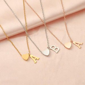 Collana con Ciondolo a Cuore e Lettera in Inglese in Acciaio Inossidabile, Moda Europea e Americana Trendy per Bambini e Donne - Product Image 3