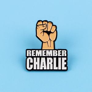 Al por mayor: Pin de solapa metálico de dibujos animados con la cita en inglés "Remember Charlie", insignia creativa para ropa, accesorio de solapa. - Product Image 2