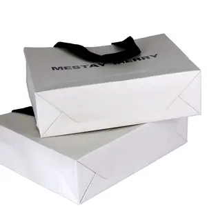 China fabrik einzigartiges benutzerdefiniertes logo heißgeprägt weißes kraftpapier geschenk einkaufen handwerk schmuck stoff luxus-papiertüte