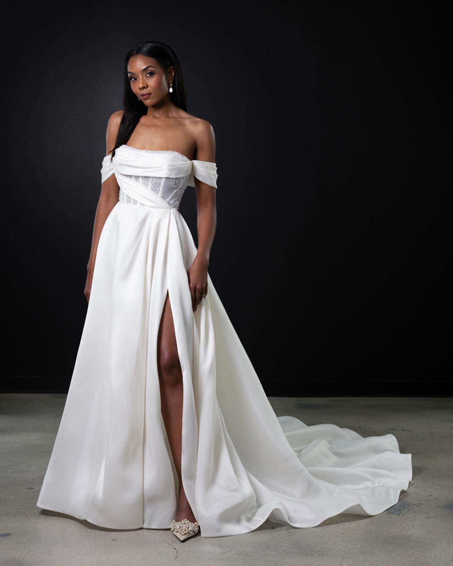 Low Waist Ball Gown Wedding Dress Elegant Stylish - Main Image