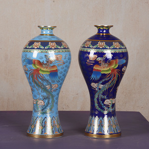 Jarrón de Cerámica Cloisonné de Jingdezhen con Filigrana Esmaltada, Estilo Antiguo Chino, con Incrustaciones Doradas, Época Qianlong, Dinastías Ming-Qing - Product Image 3