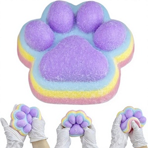 ของเล่นบีบอัดรูปอุ้งเท้าแมวฟูฟู ขนาด 5 นิ้ว สีรุ้งเหนียว บีบแล้วคืนรูปช้า น่ารัก บรรเทาความเครียด ลดความวิตกกังวล เหมาะสำหรับผู้ใหญ่ เป็นของขวัญสำหรับผู้ที่มีภาวะสมาธิสั้น - Product Image 1