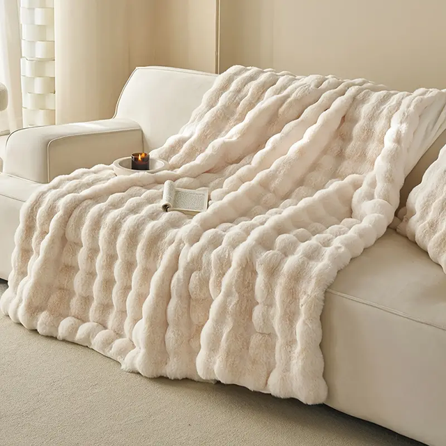 Low Moq Hot Sale Wholesale Winter Soft Warm Throw Blanket Luxury Fluffy Faux Fur Blankets for Bed