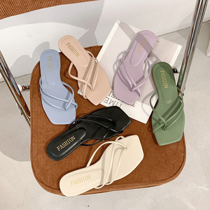 Tongs mode d'été pour <span class=keywords><strong>femmes</strong></span> à l'extérieur porter Version coréenne de la tête carrée plat pincement pied <span class=keywords><strong>affiche</strong></span> sandales de plage sandales - Product Image 4